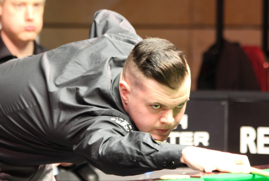 Elliot Slessor, professional cue sports player