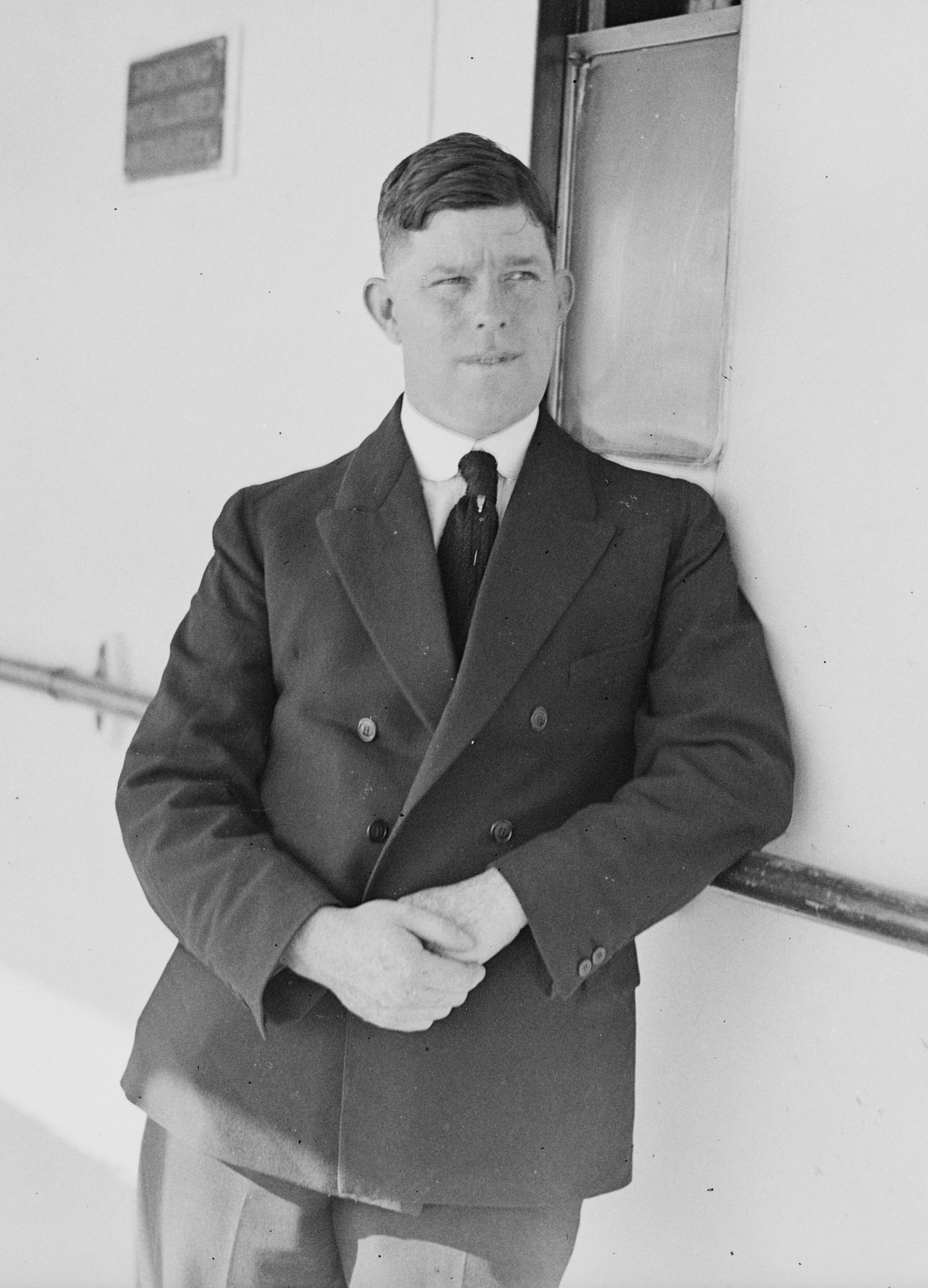 Walter Lindrum, professional cue sports player