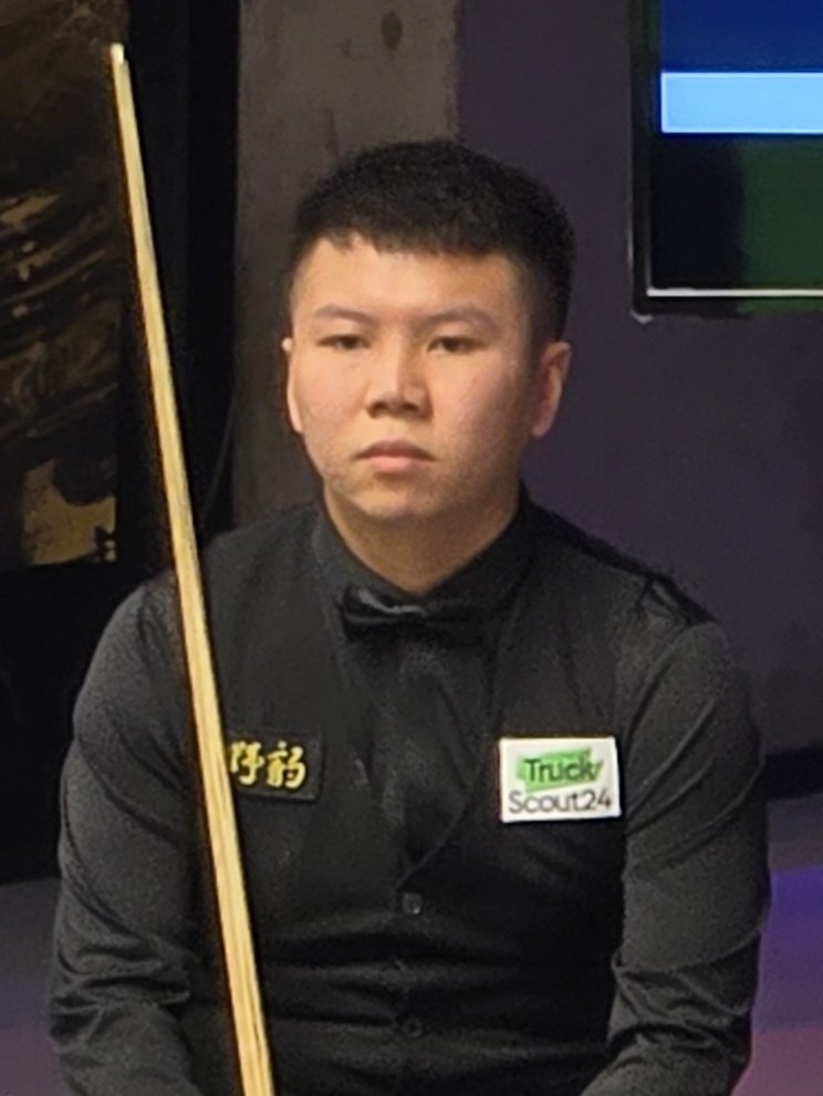 Zhou Yuelong, professional cue sports player
